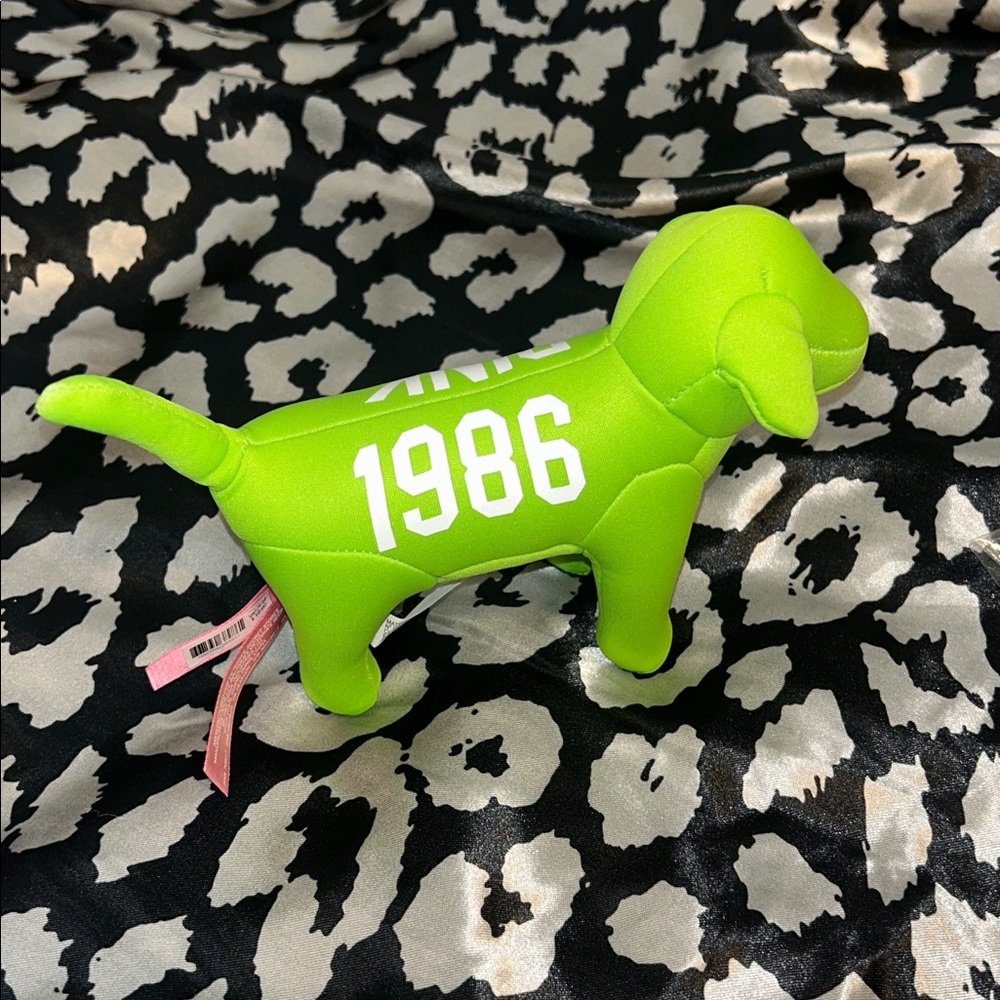 PINK 1986 VS dog - green